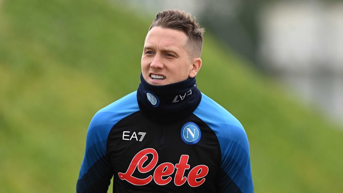 NAPLES, ITALY - JANUARY 12: Piotr Zielinski of Napoli in action during a training session on January 12, 2023 in Naples, Italy. (Photo by SSC NAPOLI/SSC NAPOLI via Getty Images)