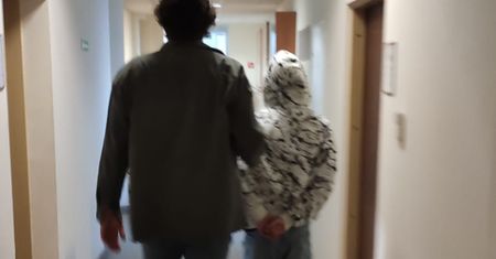 Okradł śpiącego mężczyznę. Policjanci znaleźli przy nim też narkotyki