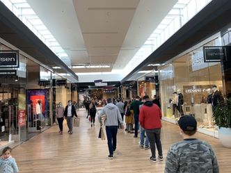 Letnie wyprzedaże 2021 ruszyły z kopyta. W wielu sklepach już można się obłowić