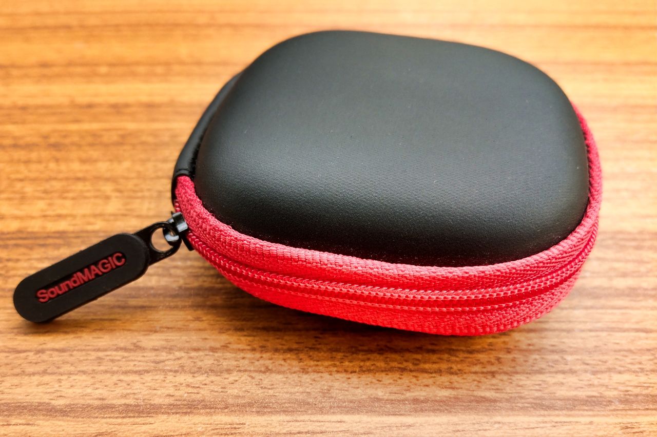 SoundMagic E10C - etui ochronne