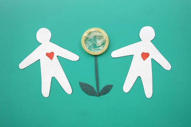 Seks bez zabezpieczenia wiąże się z ryzykiem zarażenia chorobą weneryczną, która na wczesnym etapie może nie dawać żadnych objawów