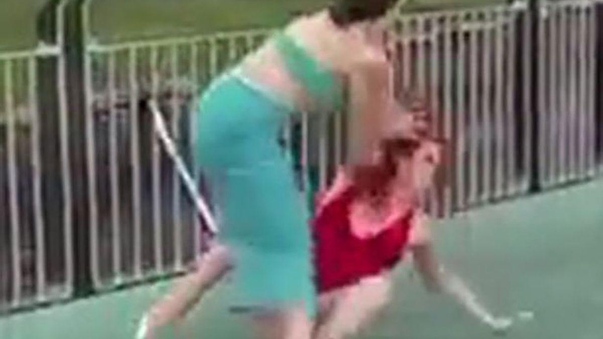 Sześć kobiet w wyjściowych sukienkach pobiło się podczas imprezy związanej z wyścigami konnymi