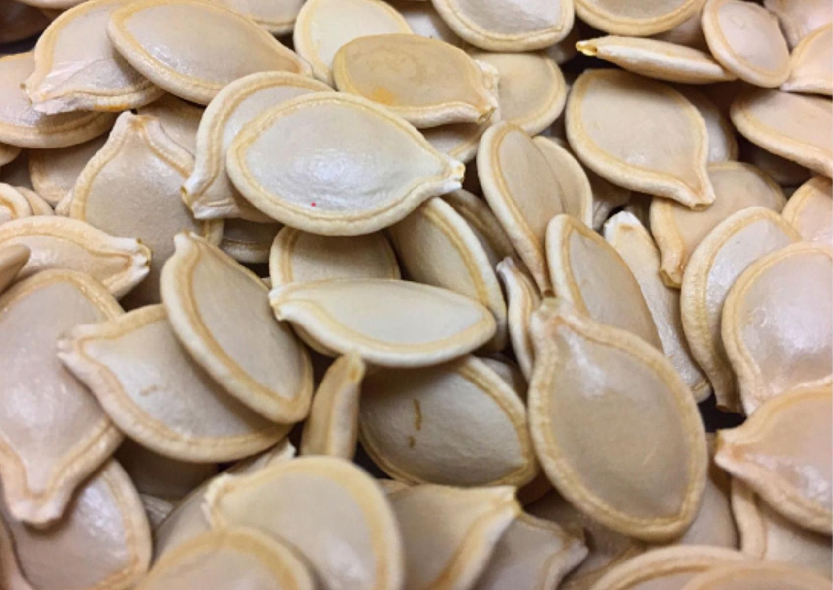 Pestki dyni zawierają aż 570 mg tryptofanu w 100 g.