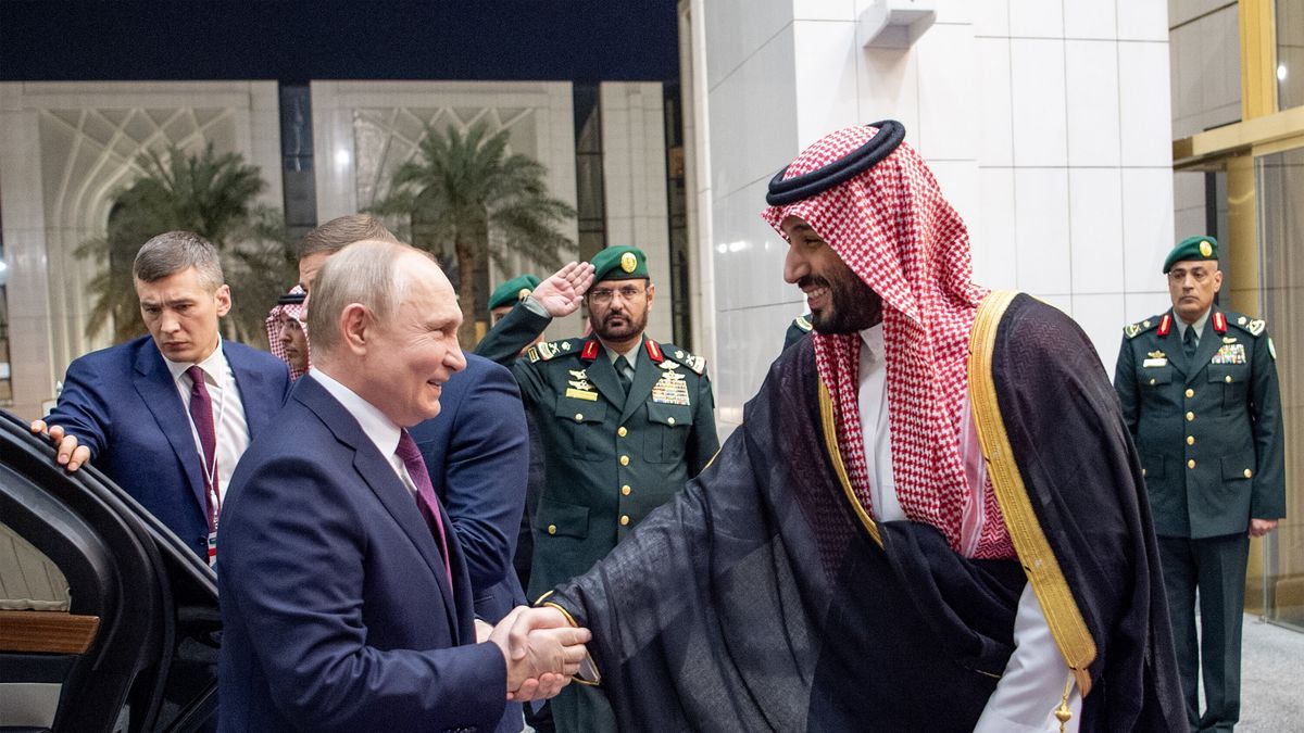 RIYADH, SAUDI ARABIA - DECEMBER 06: (----EDITORIAL USE ONLY - MANDATORY CREDIT - 'ROYAL COURT OF SAUDI ARABIA / HANDOUT' - NO MARKETING NO ADVERTISING CAMPAIGNS - DISTRIBUTED AS A SERVICE TO CLIENTS----) Saudi Arabian Crown Prince Mohammed bin Salman (R) welcomes Russian President Vladimir Putin (L) at Al Yamamah Palace in Riyadh, Saudi Arabia on December 06, 2023. (Photo by Royal Court of Saudi Arabia / Handout/Anadolu via Getty Images)