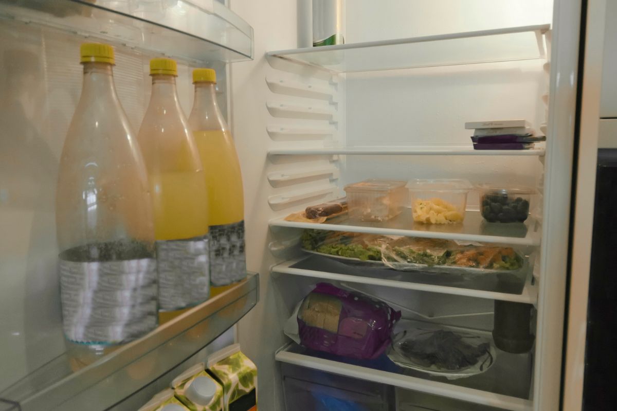 How long will food last in the fridge without power?