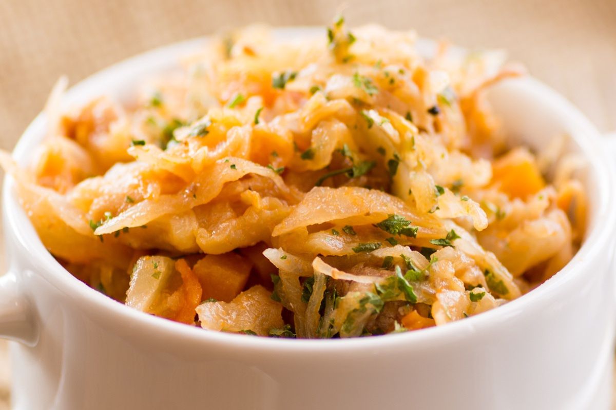 Wiosną wszyscy jej wyczekują. Już niedługo pojawi się w warzywniakach, ale bądź czujny