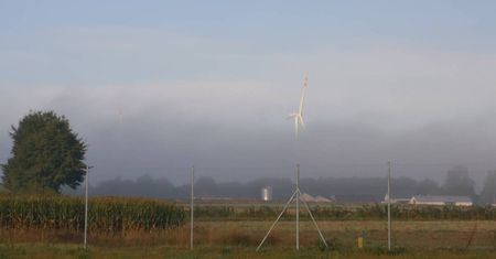 Wielka farma wiatrowa powstaje pod Kraśnikiem. Turbiny wiatrowe są widoczne z wielu kilometrów