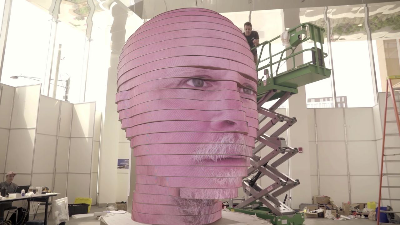 Fotograficzna rzeźba przyszłości. 4-metrowa głowa wyświetli selfie za pomocą ekranów LED