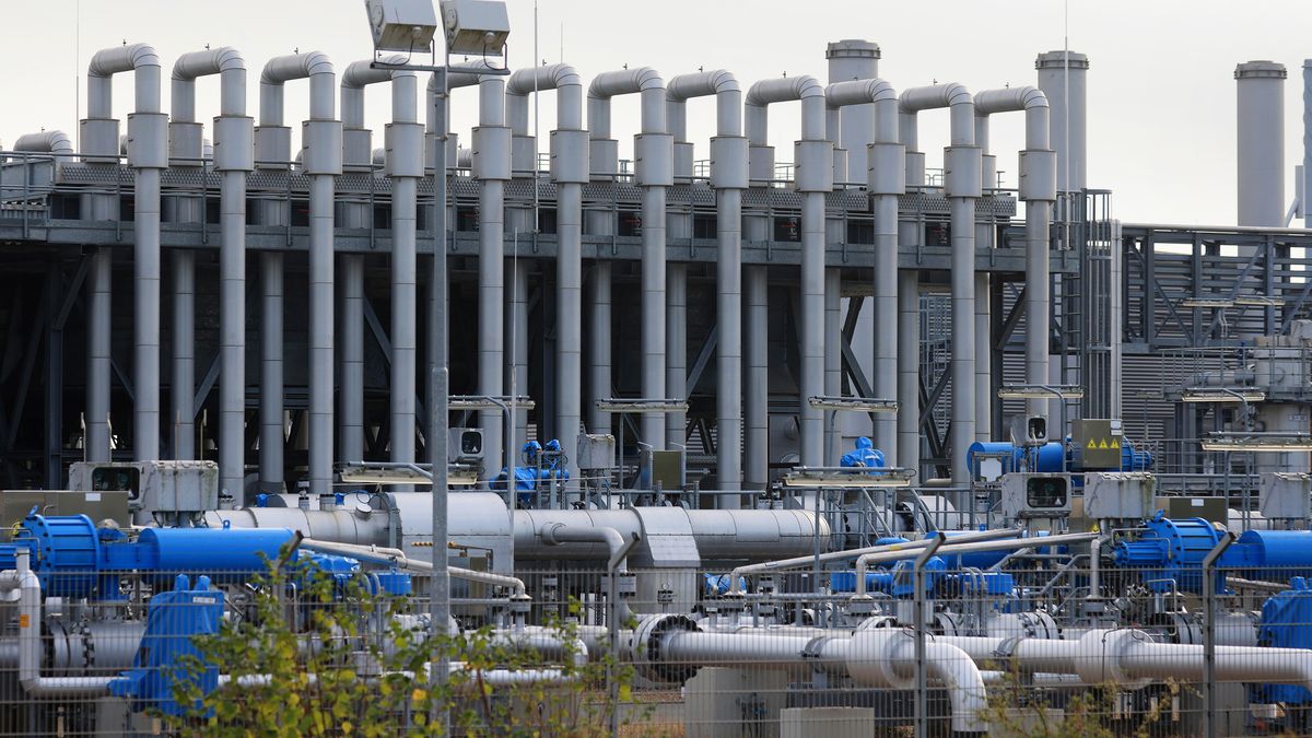 Pipework at the Etzel ESE natural gas storage facility, operated by Uniper Energy Storage GmbH, a unit of Uniper SE, in Etzel, Germany, on Wednesday, Sept. 7, 2022. The European Union is throwing together a series of radical plans to tame runaway energy prices and keep the lights on across the continent, but governments across the region are going to need to find common ground and fast. Photographer: Krisztian Bocsi/Bloomberg via Getty Images