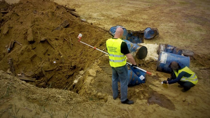 Śląskie. 63-letni mieszkaniec powiatu wodzisławskiego zakopywał niebezpieczne odpady.
