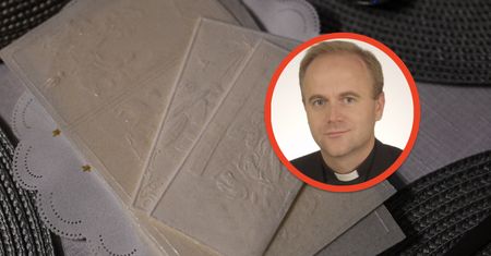 Opłatki w Sejmie. Znany ksiądz nie szczędzi krytyki: "To świętokradztwo"