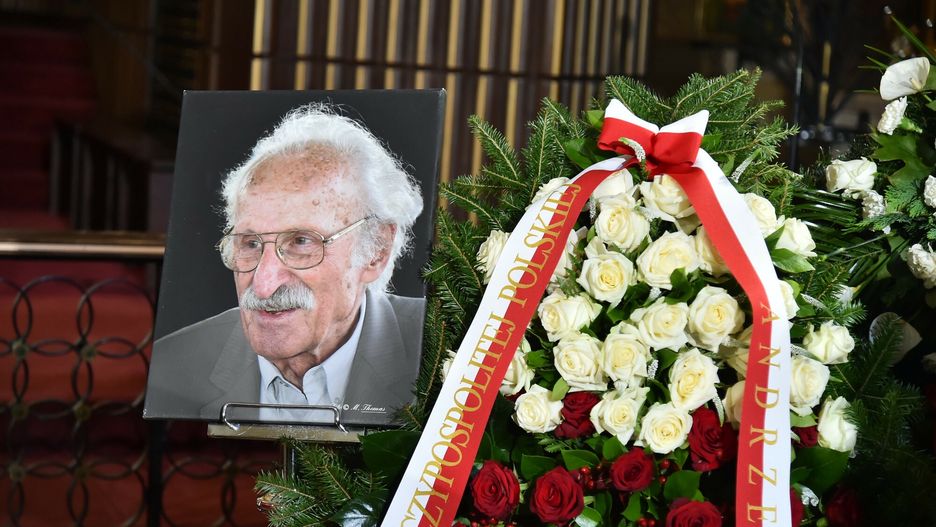 Pogrzeb Franciszka Pieczki
29.09.2022 Warszawa Pogrzeb Franciszka Pieczki 
fot Artur Zawadzki/REPORTER
Artur Zawadzki/REPORTER