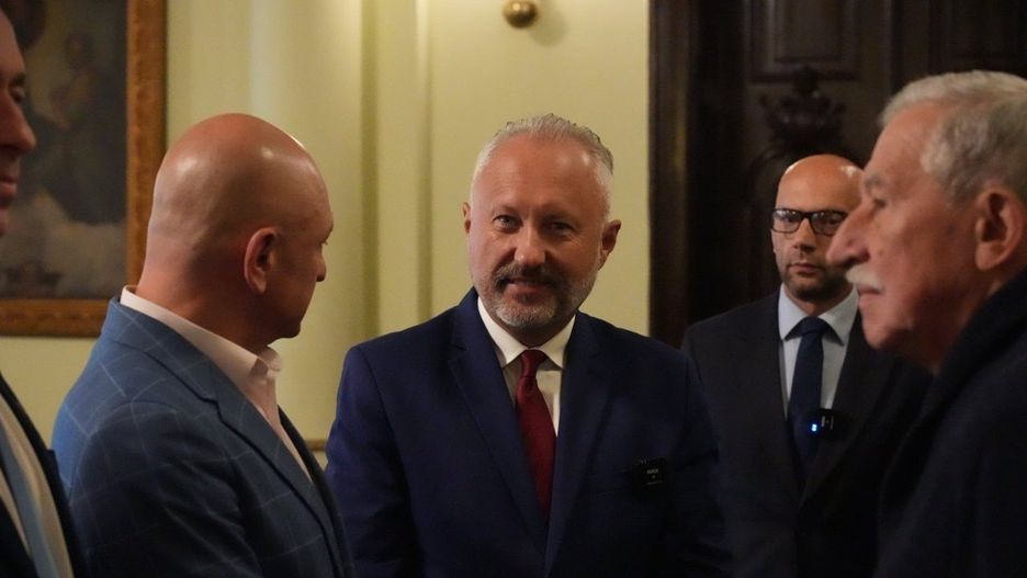 Prezydent Ludomir Handzel i jego zastępca Artur Bochenek wracają do pracy. Jest decyzja sądu