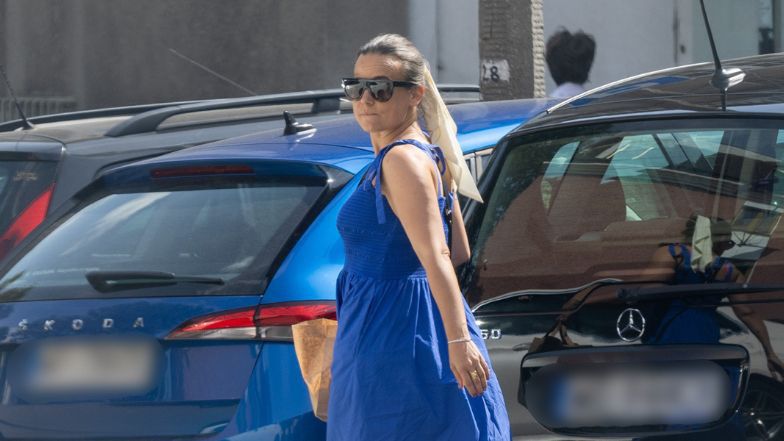 Anna Mucha wychodzi z restauracji