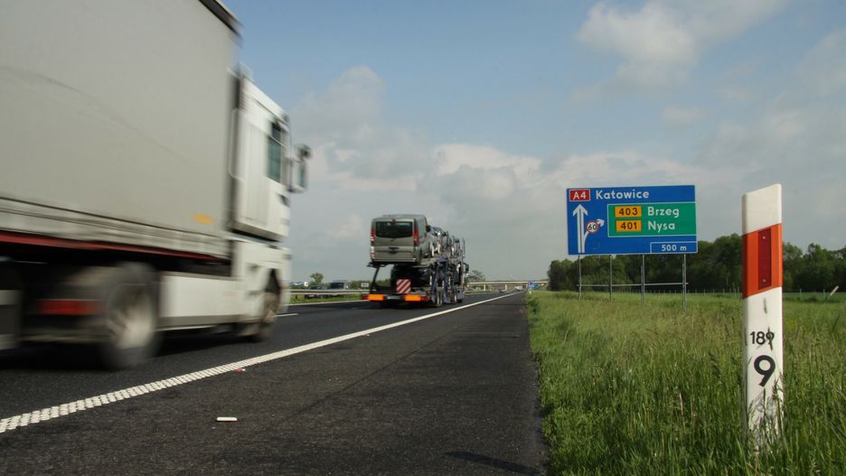 Karambol na A4, zablokowana droga