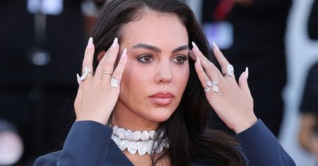 Georgina Rodriguez POKAZAŁA SIĘ BEZ MAKIJAŻU! Tak ukochana Cristiano Ronaldo wygląda w wersji saute. Poznalibyście ją na ulicy?