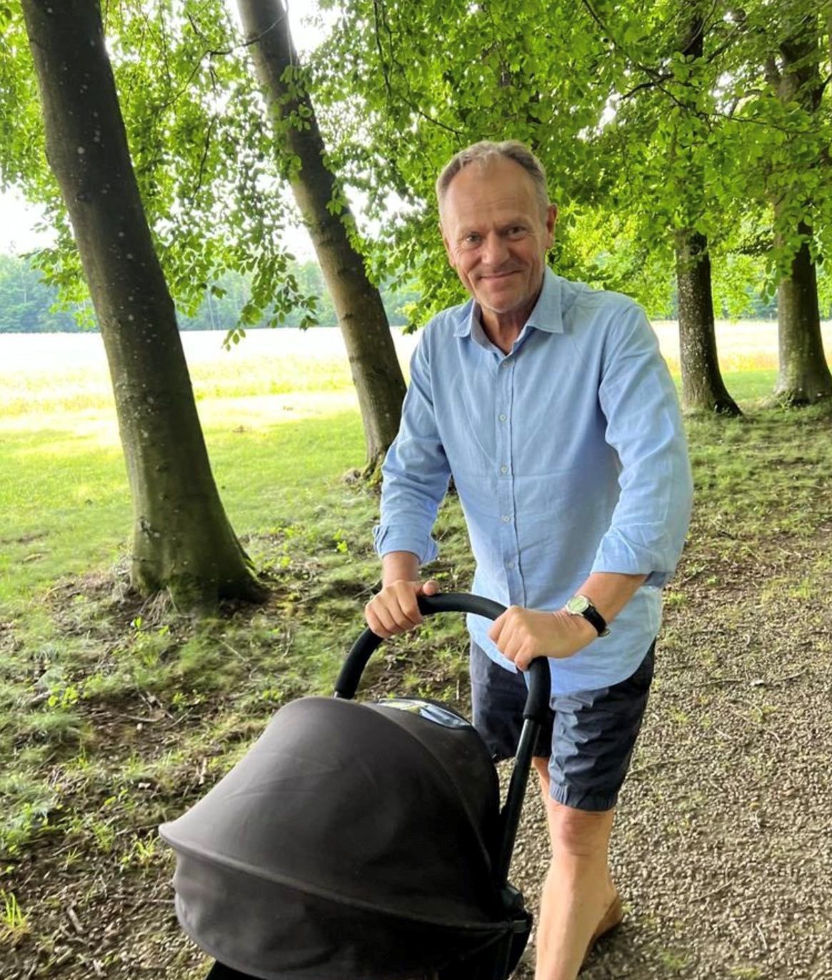 Donald Tusk opublikował zdjęcie z wnuczkami. Uroczo?