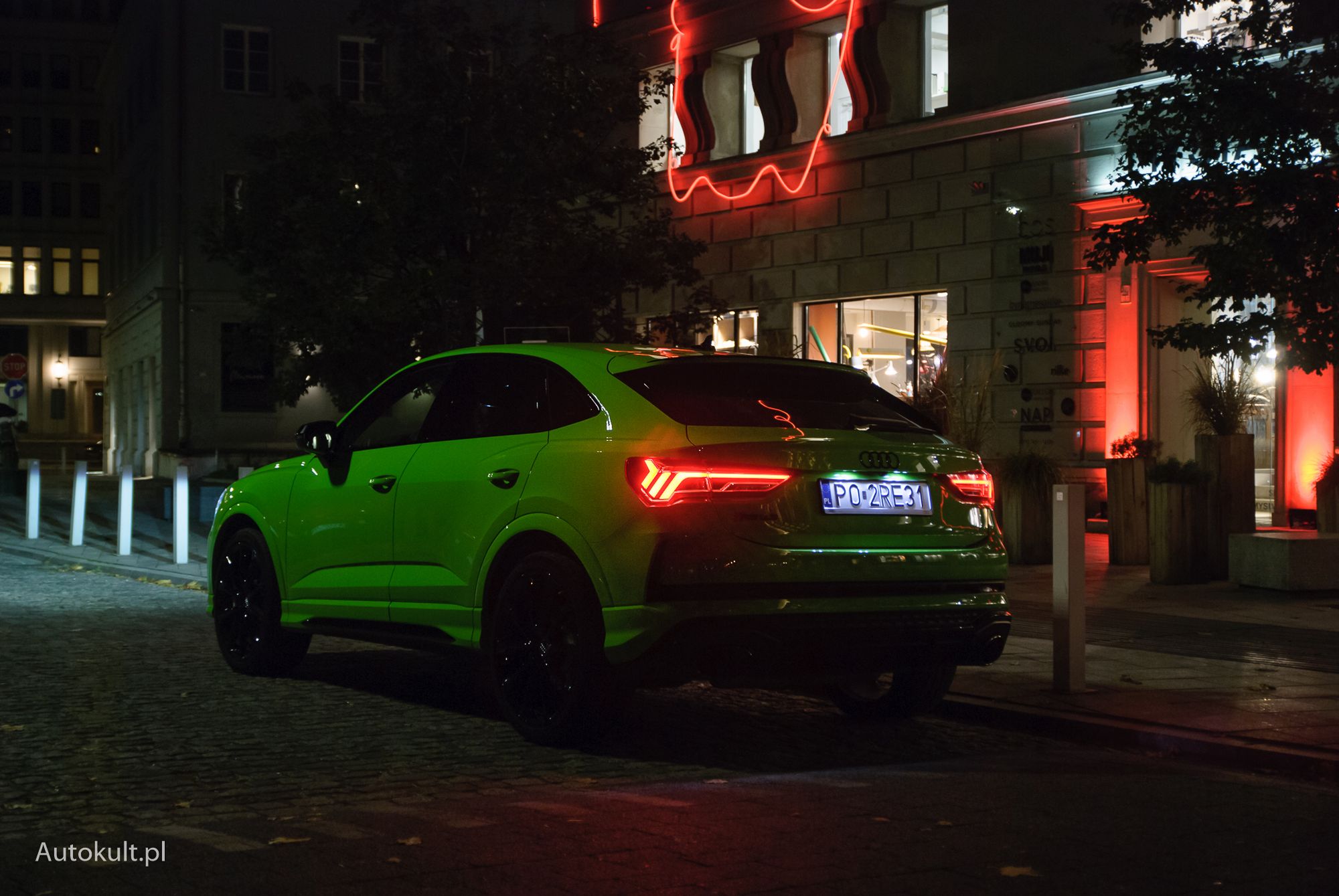 Poszerzenia nadwozia są nieznaczne. Dach poprowadzono 45 mm niżej.