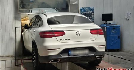 Miał wbić stempel, wbił Mercedesa w ścianę. Pijany diagnosta się nie wypłaci