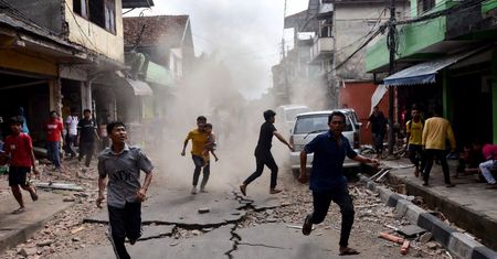 Silne trzęsienie ziemi na Sulawesi! 6,7 w skali Richtera wstrząsnęło Palu – ludzie w panice uciekali ze szpitali