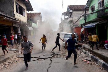 Silne trzęsienie ziemi na Sulawesi! 6,7 w skali Richtera wstrząsnęło Palu – ludzie w panice uciekali ze szpitali