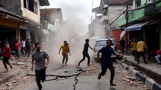 Silne trzęsienie ziemi na Sulawesi! 6,7 w skali Richtera wstrząsnęło Palu – ludzie w panice uciekali ze szpitali