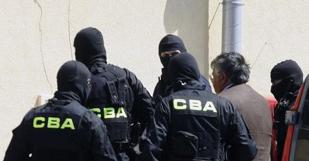Były rzecznik CBA został SKAZANY ZA... PUBLICZNĄ MASTURBACJĘ w parku!