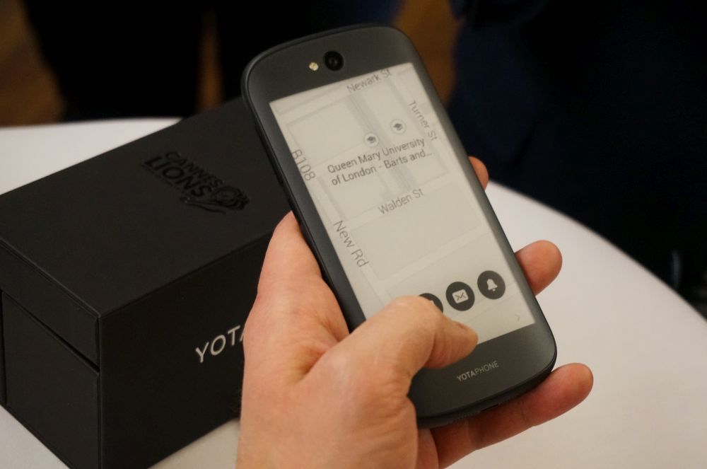 Yotaphone 2 w Polsce. Kto chce telefon z ekranem e-ink? 4