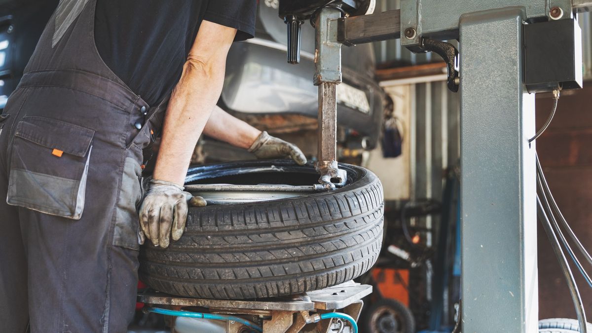 car tire change and repair service
car tire change and repair service
ronstik
shop, rim