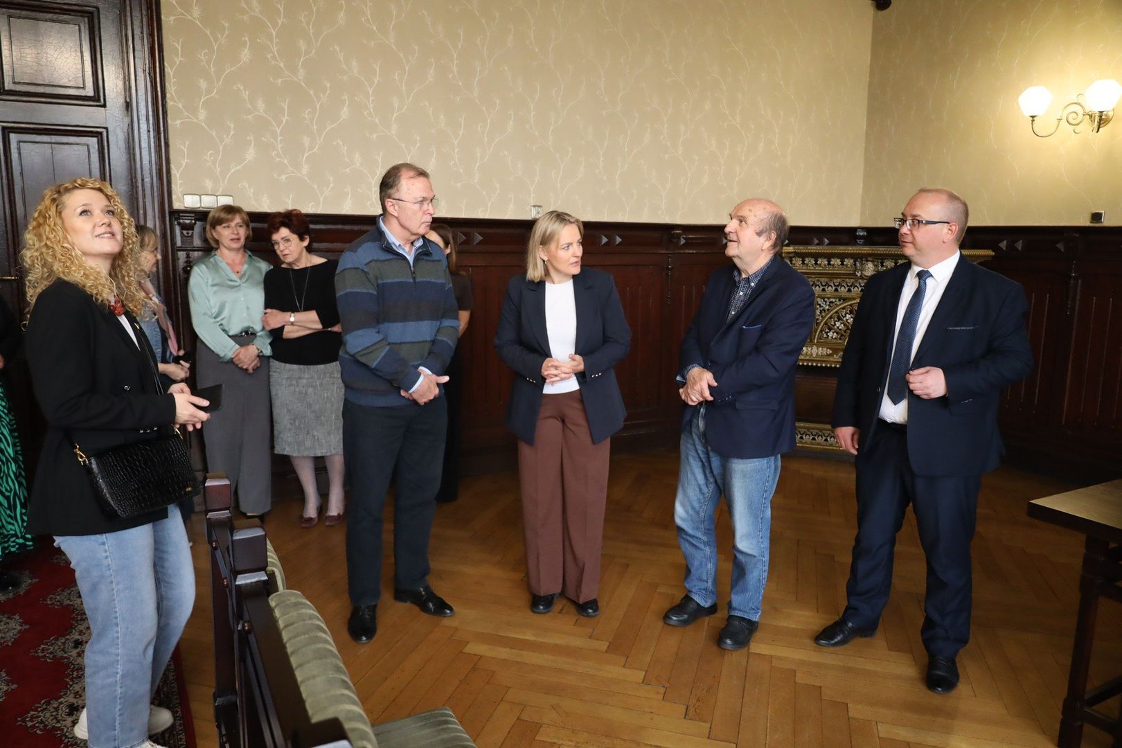 W krotoszyńskim Ratuszu wykonano renowację 17 witraży