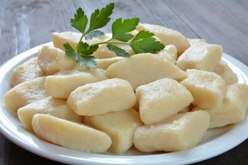 Kopytka bez jajek wyjdą delikatne i sprężyste. Pokochasz ten prosty przepis