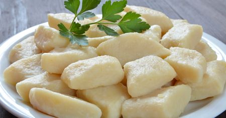 Kopytka bez jajek wyjdą delikatne i sprężyste. Pokochasz ten prosty przepis