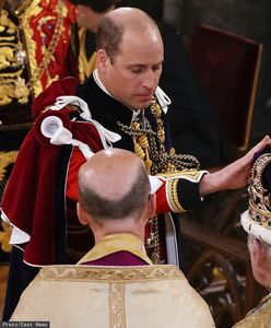 Mikrofon tego nie wychwycił. Karol powiedział do syna trzy słowa