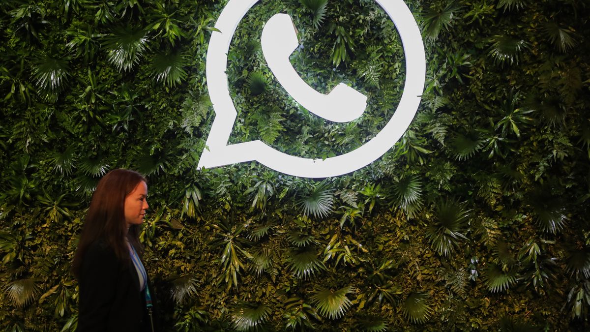 A woman walks past a logo of WhatsApp, during a Meta event in Mumbai, India, 20 September, 2023. (Photo by Niharika Kulkarni/NurPhoto via Getty Images)