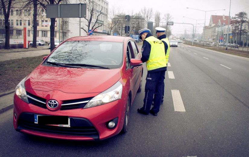 Nieplanowane spotkanie z policją nie jest dziś zbyt dotkliwe. Wielu kierowców wpisuje mandaty w koszty codziennej jazdy.