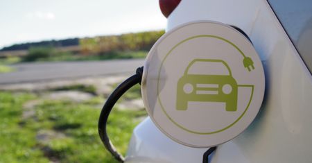 Brytyjczycy biją na alarm. Dopłaty do elektryków konieczne, by spełnić cele sprzedaży