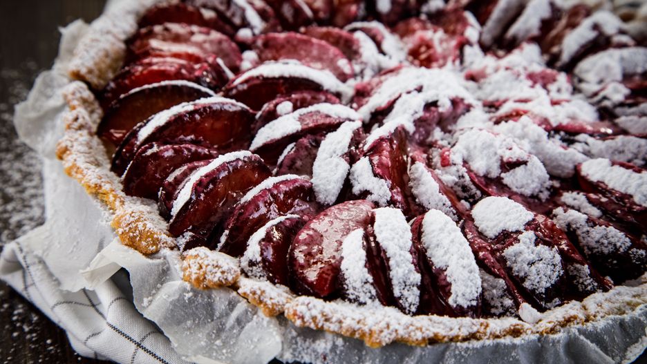 tart, flan, plum, plums, cake, pie, dessert, sweet, fruit, fruits, cakes, sweets, desert, sugar, fruity, snack, dough, pastry, baked, ingredients, bakery, delicious, white, background, powder, fresh, icing, spice, sticky, swirl, tasty, treat, brunch, danish, fat, fattening, food, gourmet, homemade, dish, wooden background, cold, horizontal