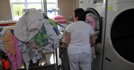 Czy można zarazić się koronawirusem przez odzież? Nowe informacje