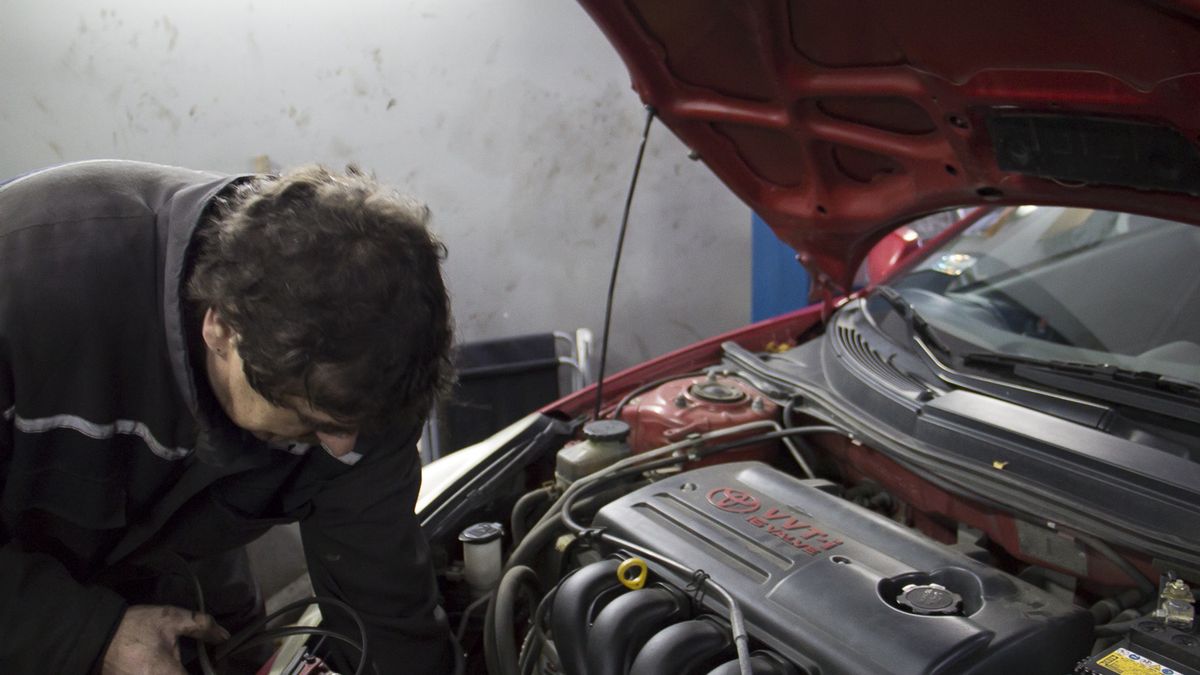 Mechanik. Naprawa samochodu