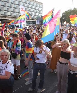 Marsz Równości w Krakowie. W tym samym czasie kontrmanifestacja