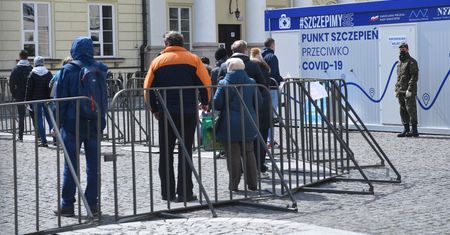 Czy COVID zostanie z Polakami, a inne kraje wrócą do normalności?