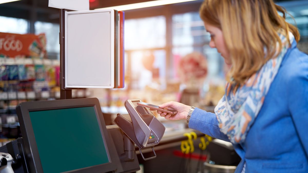 Kasy samoobsługowe w sklepach Biedronka mają ukryte funkcje.