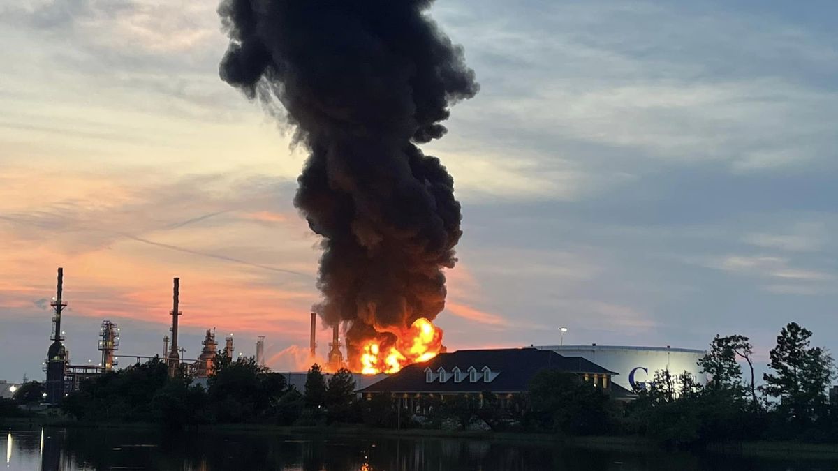Pożar w  Calcasieu Refining