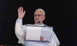 Papież Leon XIV odwiedzi Francję. Zainteresowanie przerosło oczekiwania