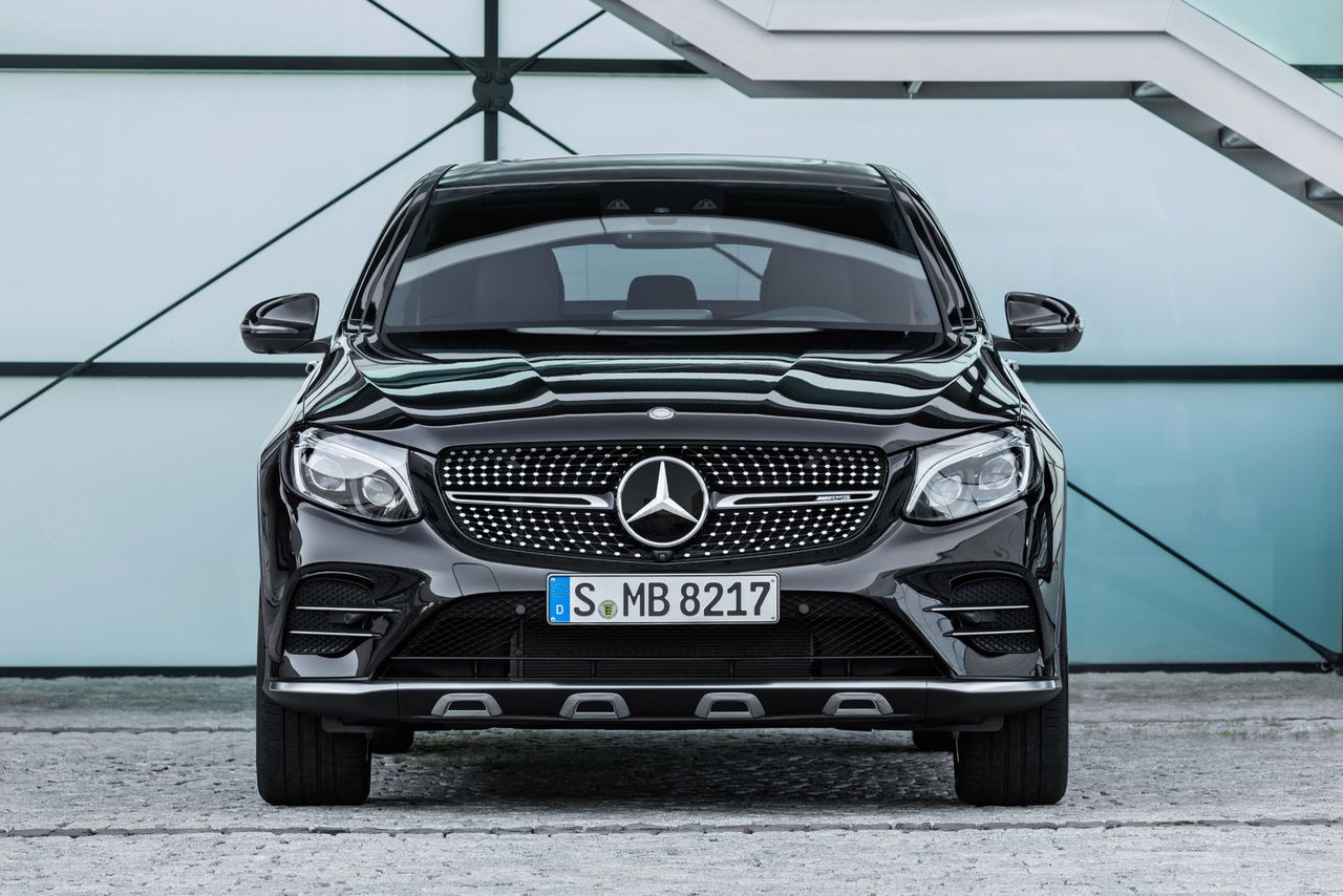 Mercedes-Benz GLC jest liderem w segmencie premium, ale tylko wtedy, gdy uznamy jego dwie wersje nadwoziowe za jeden model.