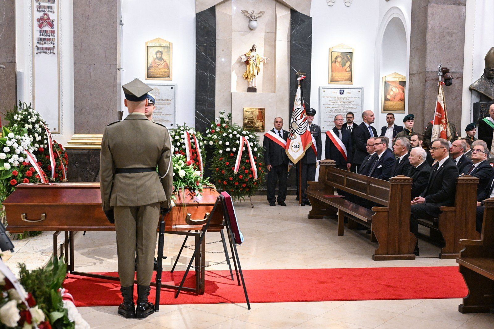 Tłumy żegnały na Powązkach żołnierza AK i sędziego.