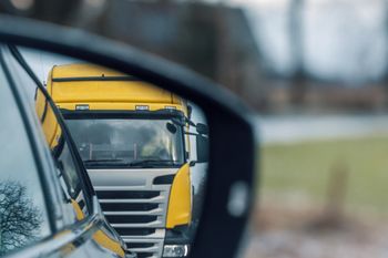 Zderzenie ciężarówki i samochodu osobowego w Lipnie. 28-latka trafiła do szpitala. Zdjęcia