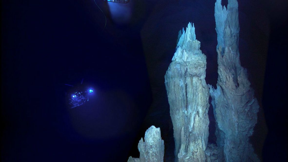 Podwodny teren pola hydrotermalnego "Lost City"