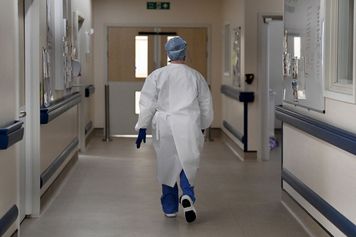 Dwie osoby zmarły, setki w szpitalu. W USA trwa dochodzenie