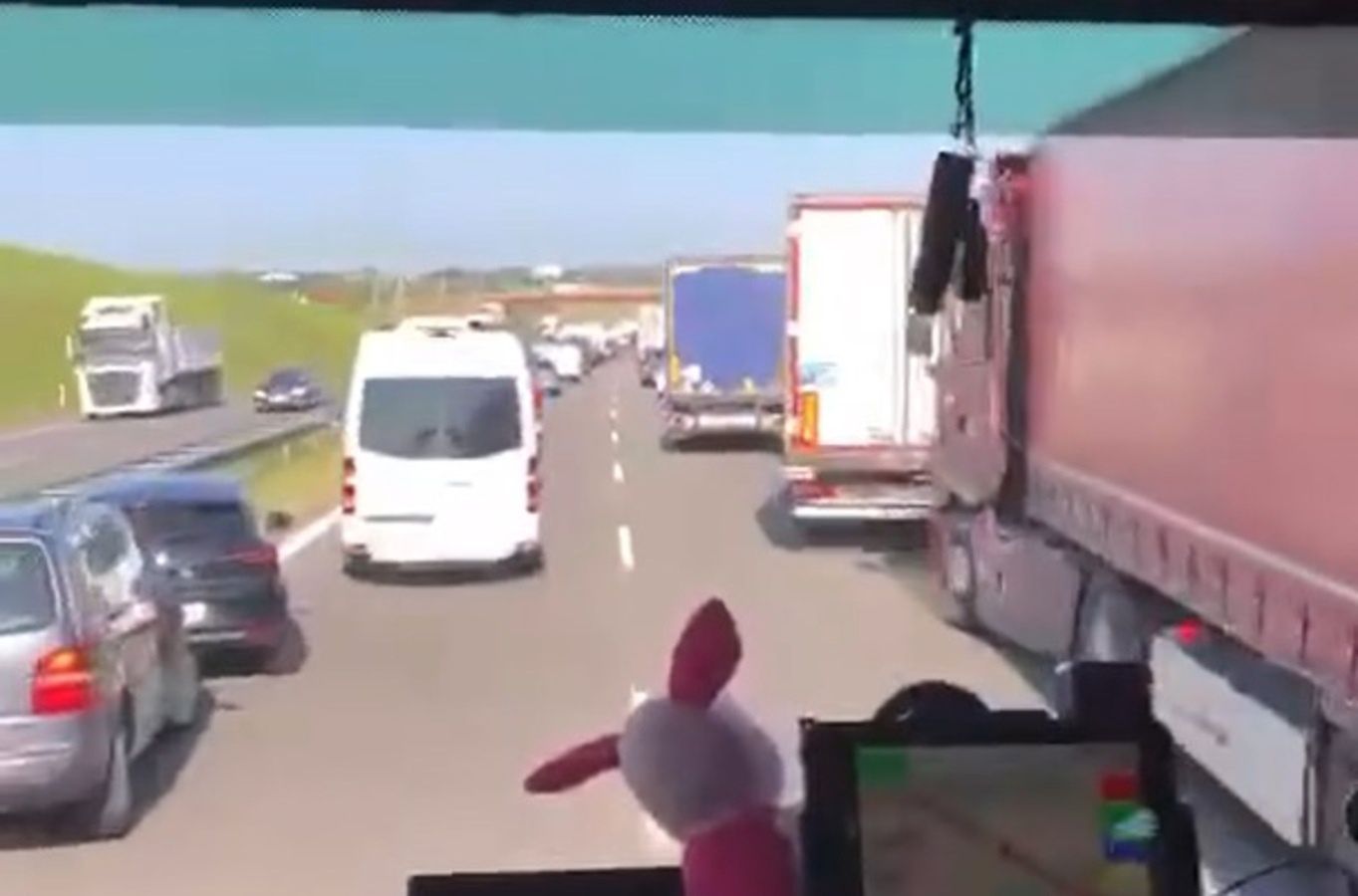 Nagranie strażaków z A4. Taki korytarz życia utworzyli kierowcy